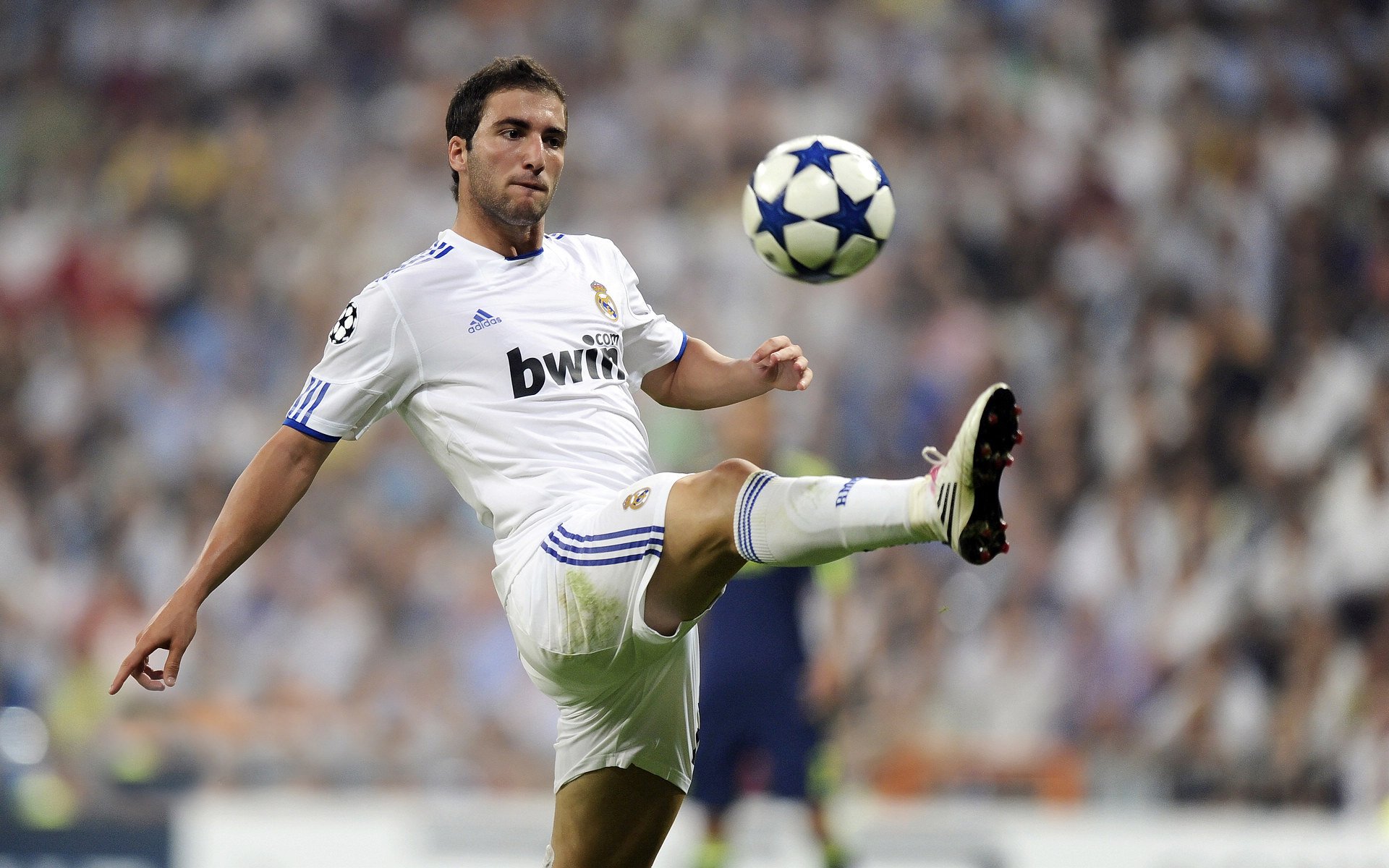 乐鱼电竞在线平台-_空中单车表演：高速飞跃引爆全场_，空中单车的好处