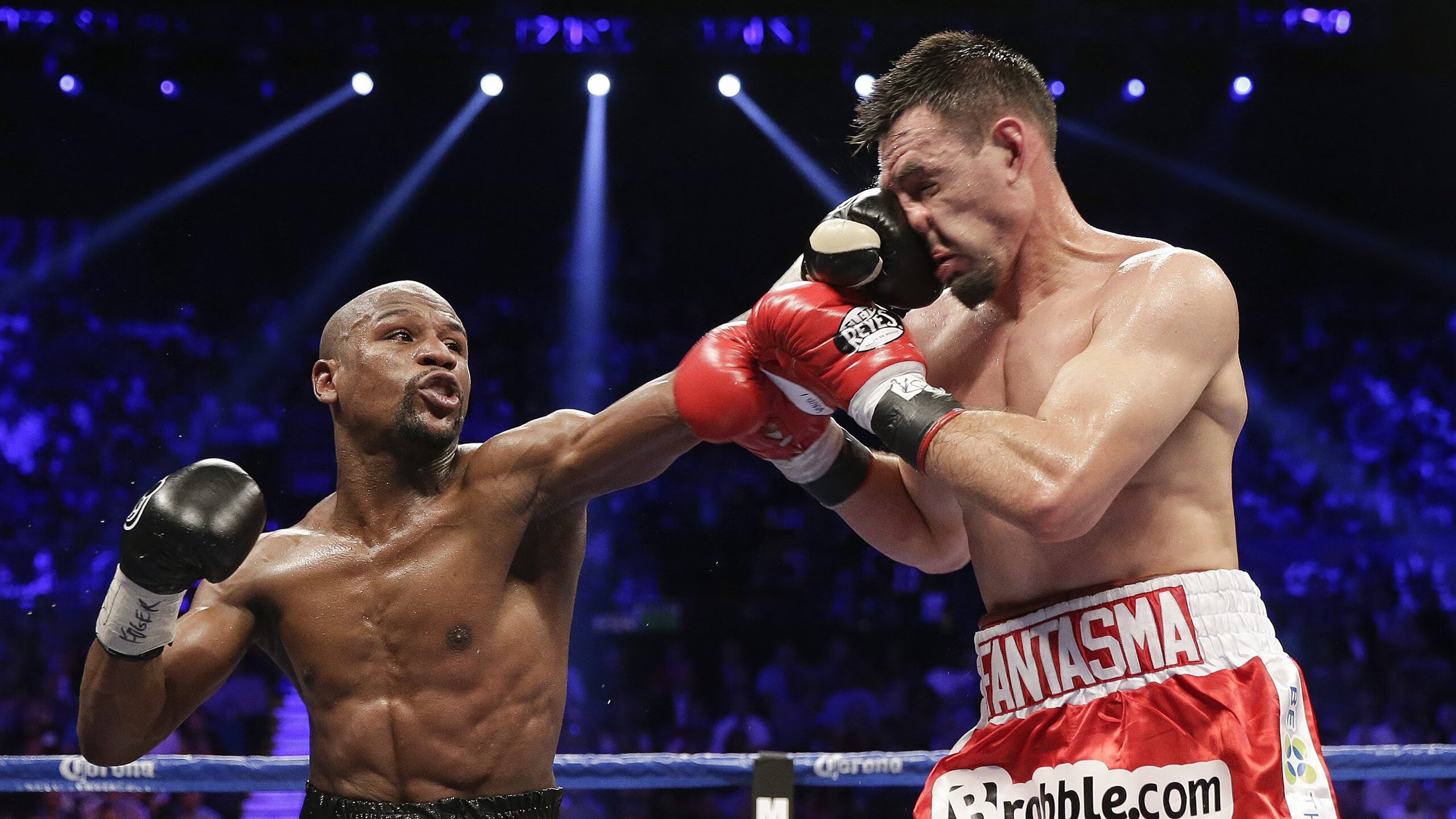 关键战中，他多次用冷静的罚球锁定胜局，成为“铁血”队伍的稳定器！