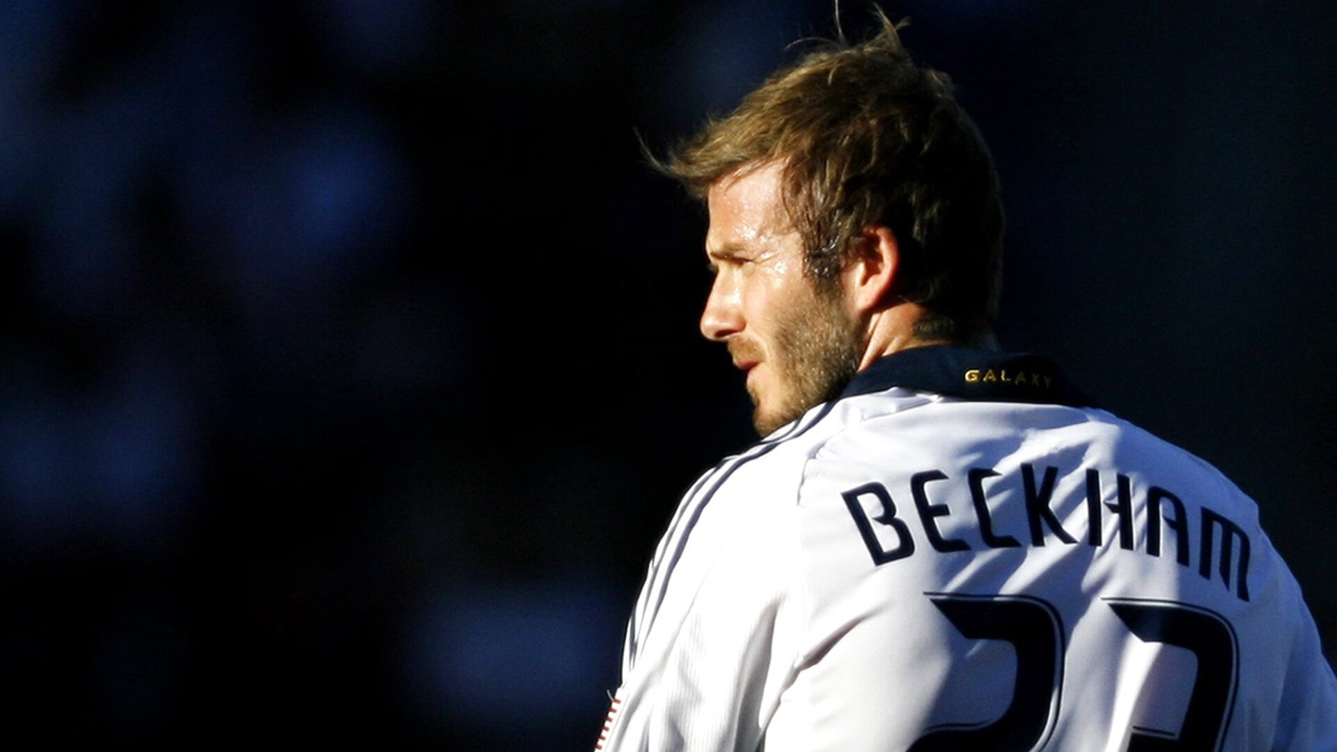 新能源足球场正式投入使用，绿色环保理念彰显，新型足球场